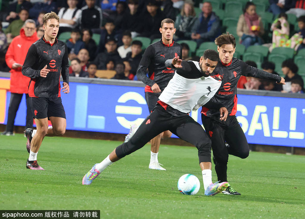 曼联锋线大洗牌！霍伊伦德转会风波再起，那不勒斯强势介入